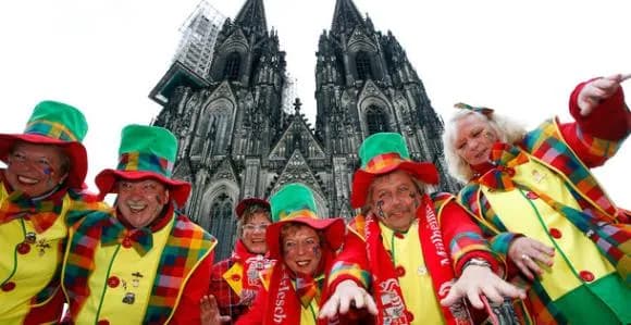 Nie mehr Fastelovend Songtext: Erinnerungen an unvergessliche Karnevalsmomente Nie mehr Fastelovend Songtext: Erinnerungen an unvergessliche Karnevalsmomente