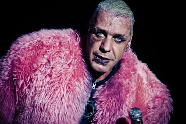 Die tiefere Bedeutung von Rammstein: Wenn ich ihre Haut verließ Die tiefere Bedeutung von Rammstein: Wenn ich ihre Haut verließ