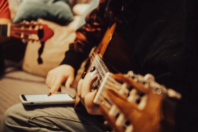 Die perfekte Stimmung für deine Gitarre: So gelingt es mühelos Die perfekte Stimmung für deine Gitarre: So gelingt es mühelos