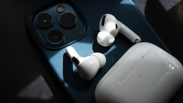 So stellen Sie die Lautstärke Ihrer AirPods laut und leise ein So stellen Sie die Lautstärke Ihrer AirPods laut und leise ein